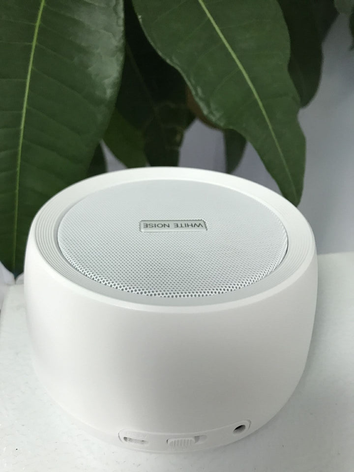 White noise aid device for stress relief and focus