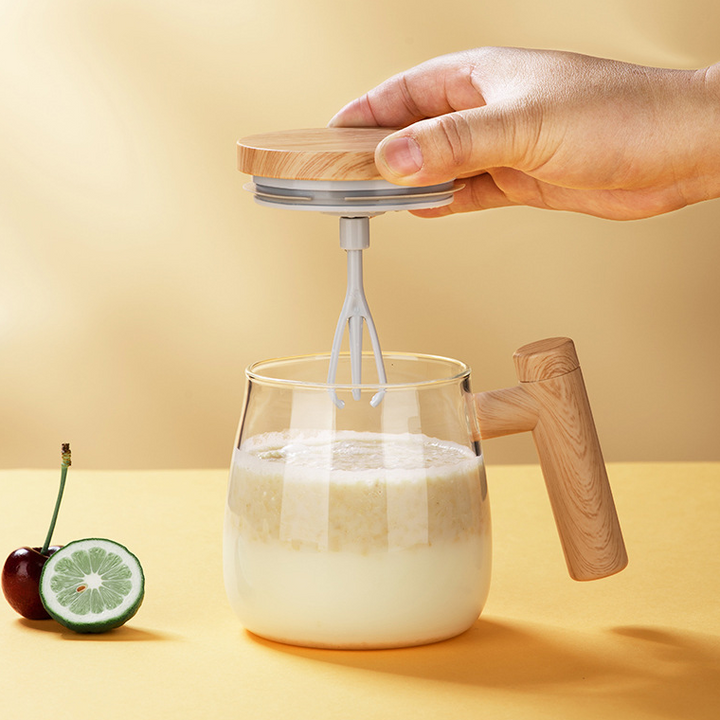 Travel mixing coffee mug with built-in stirrer