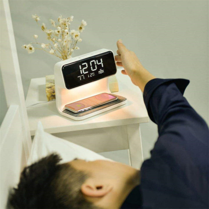 Magnetic 3-in-1 wireless charger with fast charge technology